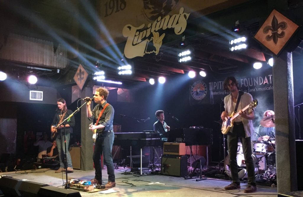 Taylor Goldsmith og hans band Dawes briljerte på Tipitina´s der de hadde sin andre spillejobb på søndag. Nå må de da snart være klare for større scener! Foto: Erik Valebrokk