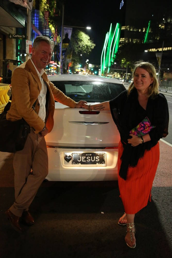 Helle og jeg ble kjørt hjem fra restaurant av Uber-sjåføren George som hadde dette talende registreringsskiltet. Foto: George