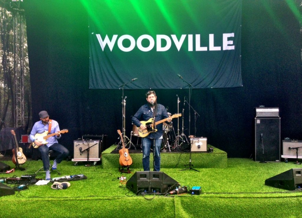 Egil Olsen åpnet ballet foran svært få publikummere, men det han og medgitarist Pål gjorde var veldig fint.