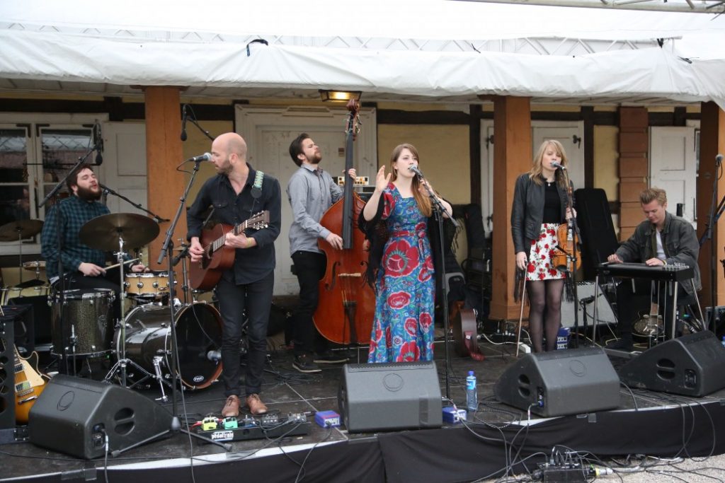 The Northern Belle er det beste norske countrybandet jeg har hørt på en god stund. Sanger og låtskriver Stine Andreassen har da også litt av en stemme. Foto: Erik Valebrokk