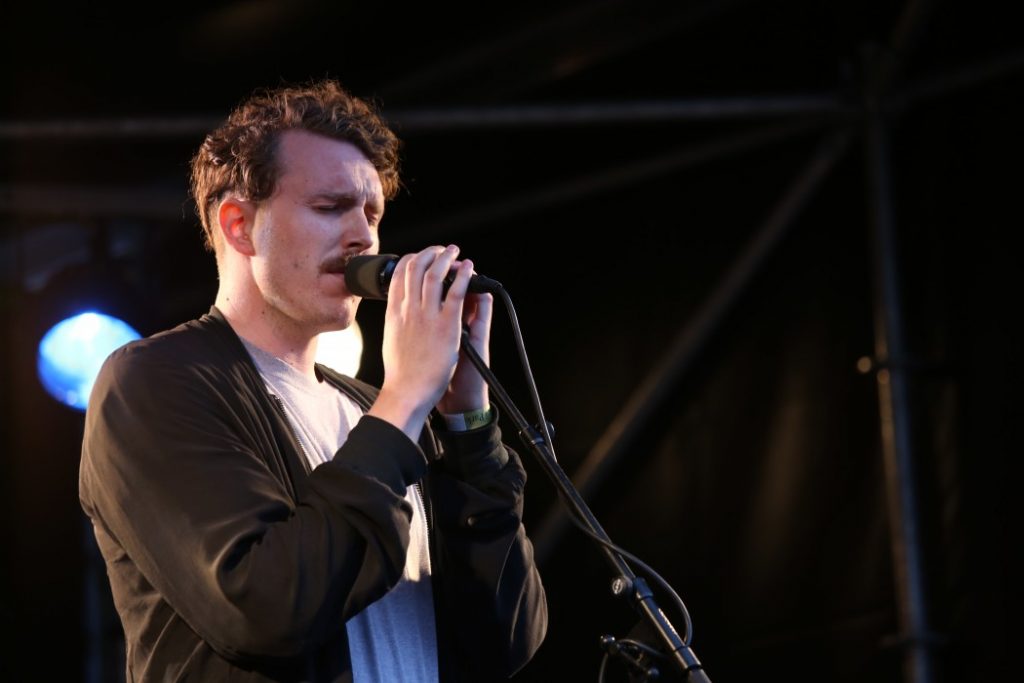 Jeg vil høre mer av Gundelach, norsk elektronikaduo her representert ved sanger Kai Gundelach. Foto: Erik Valebrokk