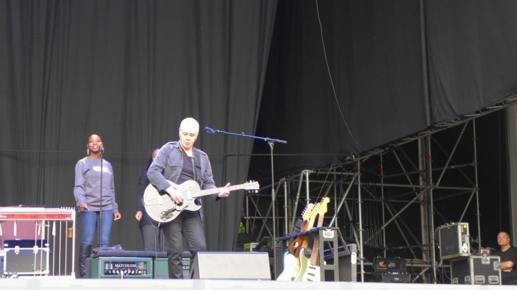 Her er Jackson Brownes gitarist Shane Fontayne. Jeg ber om unnskyldning for alt stygt jeg har sagt om ham.