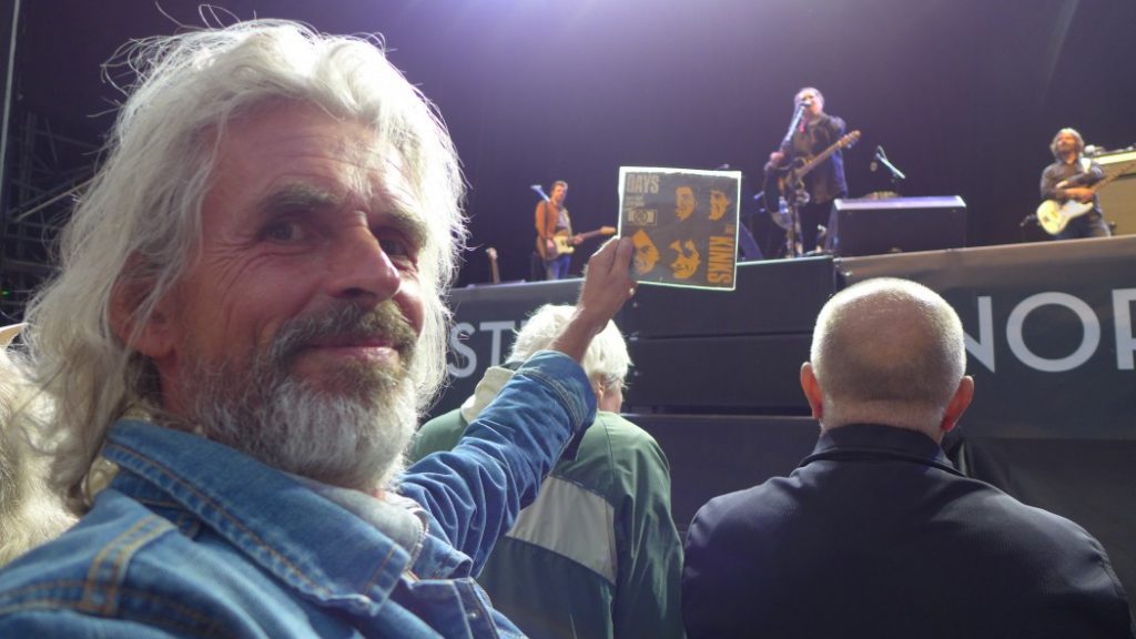 Jerzyk Jarkowski er blodfan av The Kinks og poserer her med sin signerte "Days"-single.