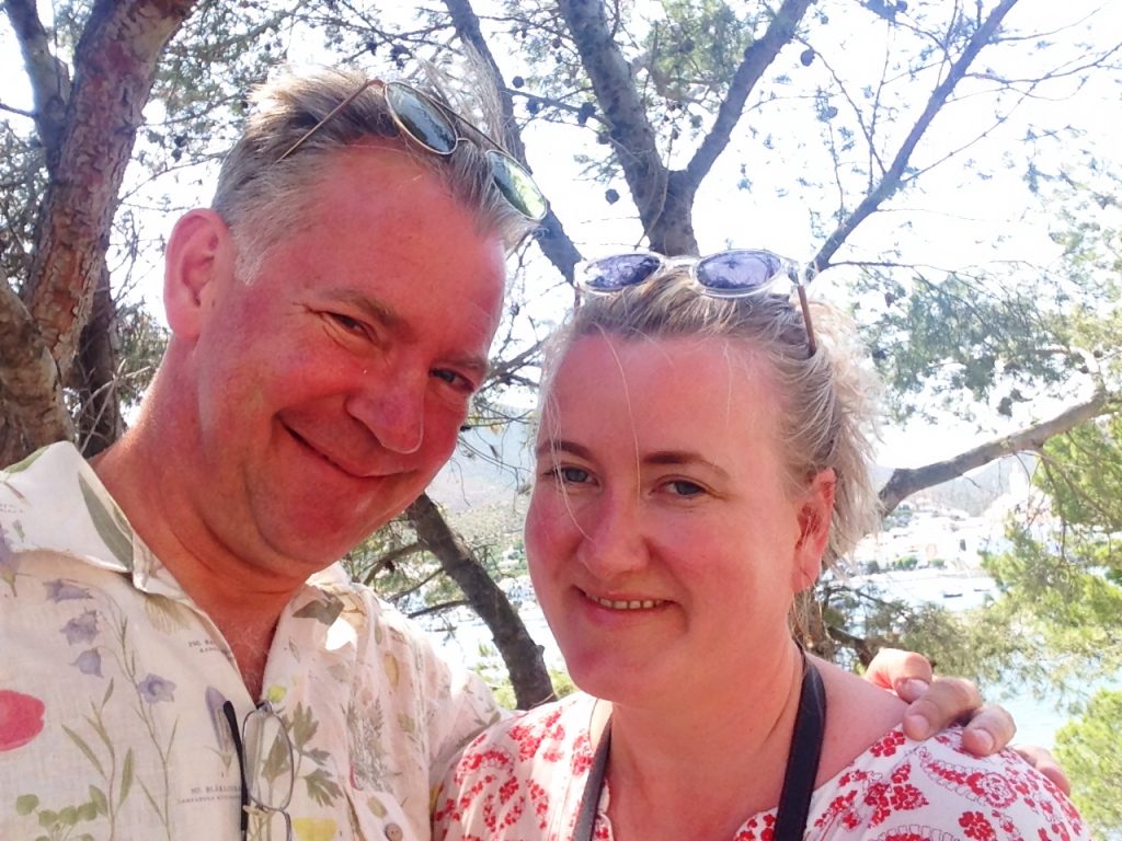 Helle og jeg kommer tilbake til Cadaques år etter år, og sannsynligvis kan du se oss kreke oss rundt om 40 år også. Foto: Erik Valebrokk