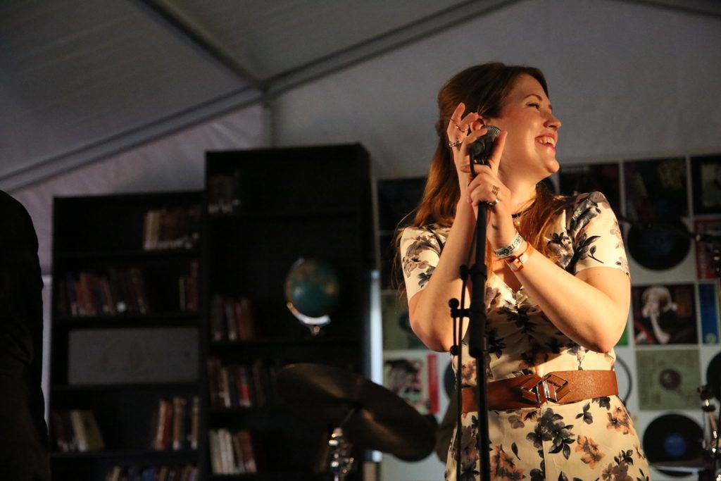 Stine Andreassen er den karismatiske frontfiguren og låtskriveren i The Northern Belle. Foto: Erik Valebrokk