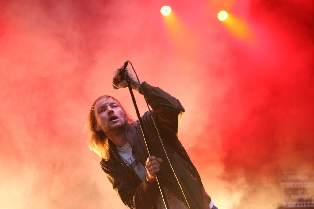 Sjangerblanding er en fin ting. Her er Lars Dehli fra hardcorebandet The Good The Bad And The Zugly som for øvrig spilte samme dag som så forskjellge artister som Ida Jenshus, Lars Vaular og Laura Marling. Få likhetstrekk å spore der altså. Foto: Erik Valebrokk