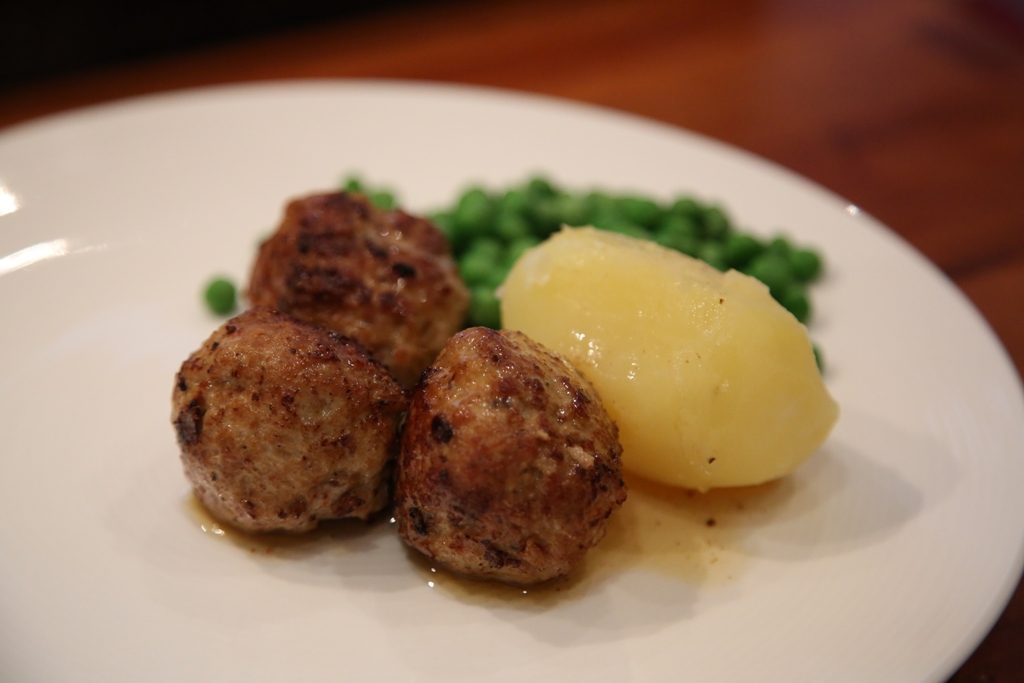 Det er servert. Enkelt, men veldig godt. Foto: Helle Øder Valebrokk/Helles Kitchen