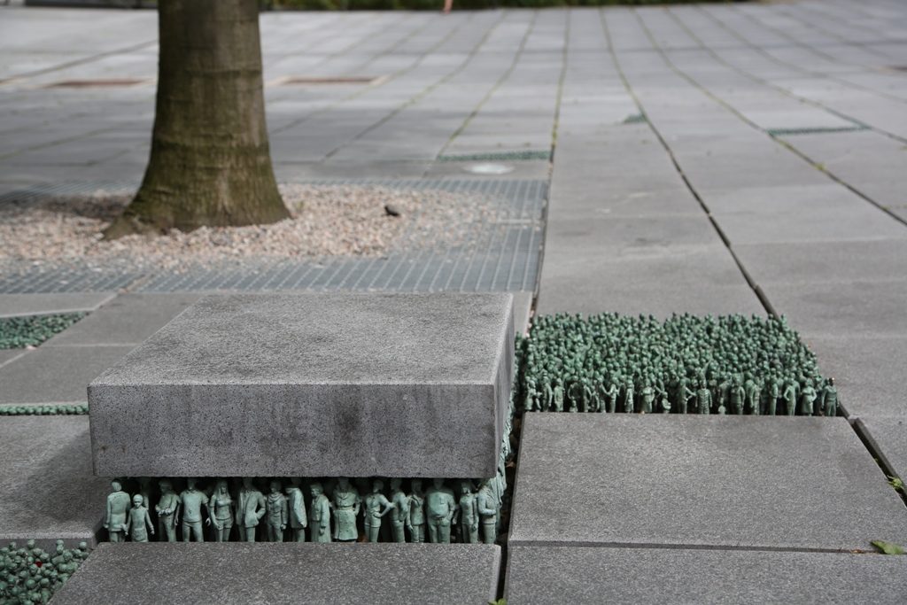 Symbolikken er ikke den mest avanserte, men det er kult. Står mange nok sammen blir vi sterke. Foto: Erik Valebrokk