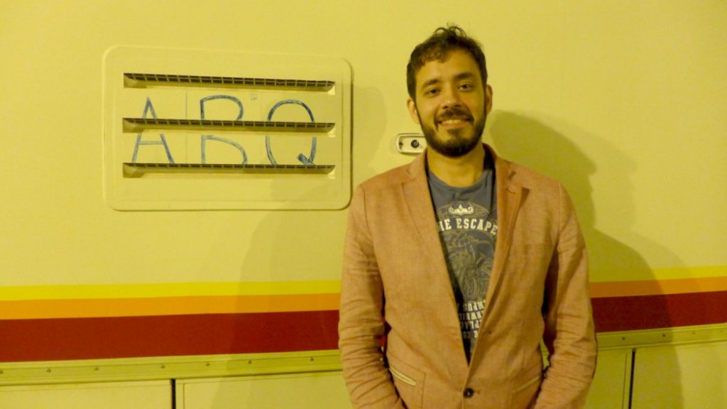 Seb Lyall er hjernen bak den geniale pop up-baren. Foto: Helle Øder Valebrokk