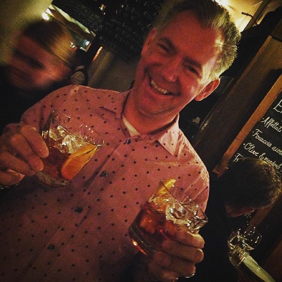 En blid blogger og statist på premierefest. Ble jeg med i filmen? Neida... men jeg ble med på festen, og det er like morsomt. Foto: Helle Øder Valebrokk