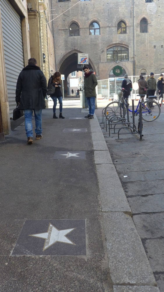 Stjerner i asfalten. Thelonious Monk. Duke Ellington. Ella Fitzgerald. Og Henghel Gualdi? Foto: Helle Øder Valebrokk