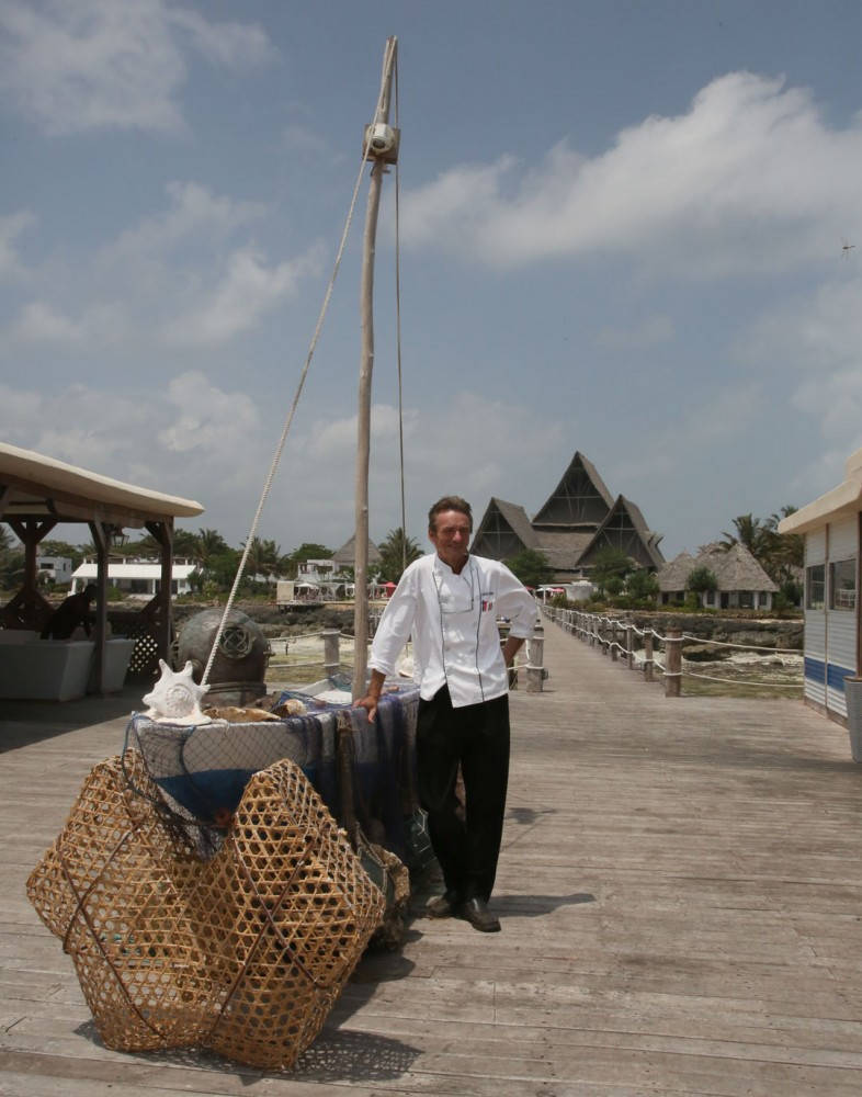 Svenske Jussi Husa er kjøkkensjef på luksusresorten Essque Zalu. Foto: Erik Valebrokk