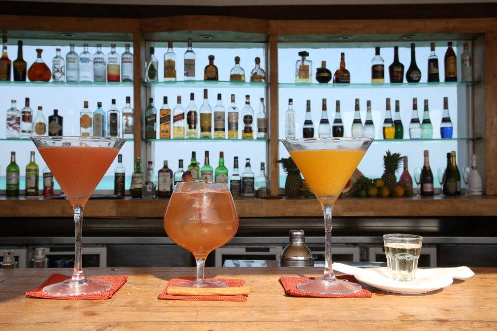 Her er et utvalg av de spesiallagede drinkene til José Martinez. Foto: Erik Valebrokk
