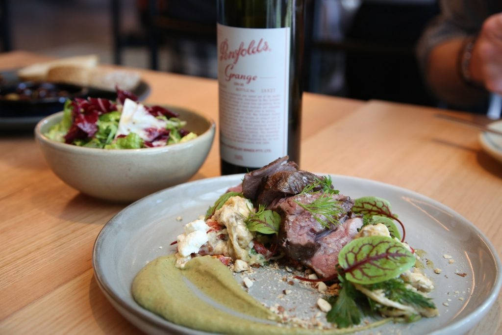 Australsk lam og en flaske Penfolds Grange 2008 til en verdi av 5000 kroner? En fin kombo! Foto: Erik Valebrokk