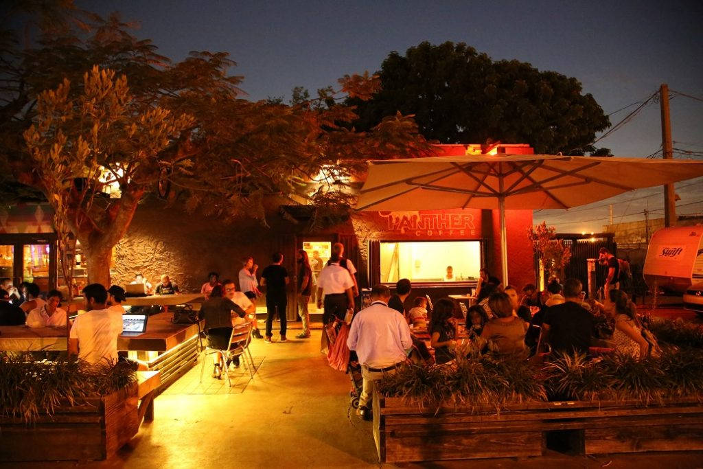 Topp stemning utenfor Panther Coffee i bydelen Wynwood. Foto: Erik Valebrokk