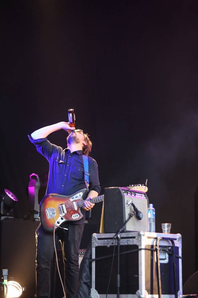 Now THAT'S drinking! Nicolas Bragg i Destroyer er glad i sin Brooklyn Lager. Foto: Erik Valebrokk