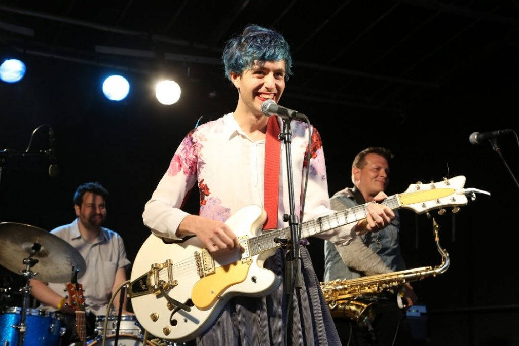Og prisen for festivalens kuleste fremtoning går til... Ezra Furman! Foto: Erik Valebrokk