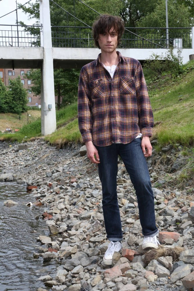 Max Jury ved Akerselva i Oslo en fredfull torsdag i juni.