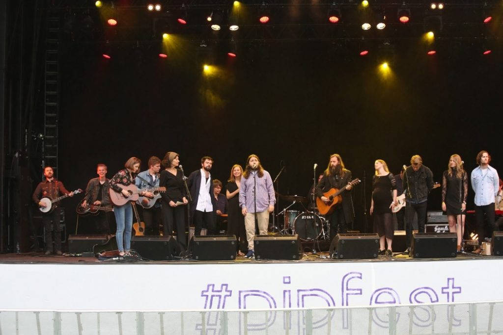 Det flyttet på seg da denne gjengen fremførte Guy Clarks "Desperados Waiting For A Train". Foto: Erik Valebrokk