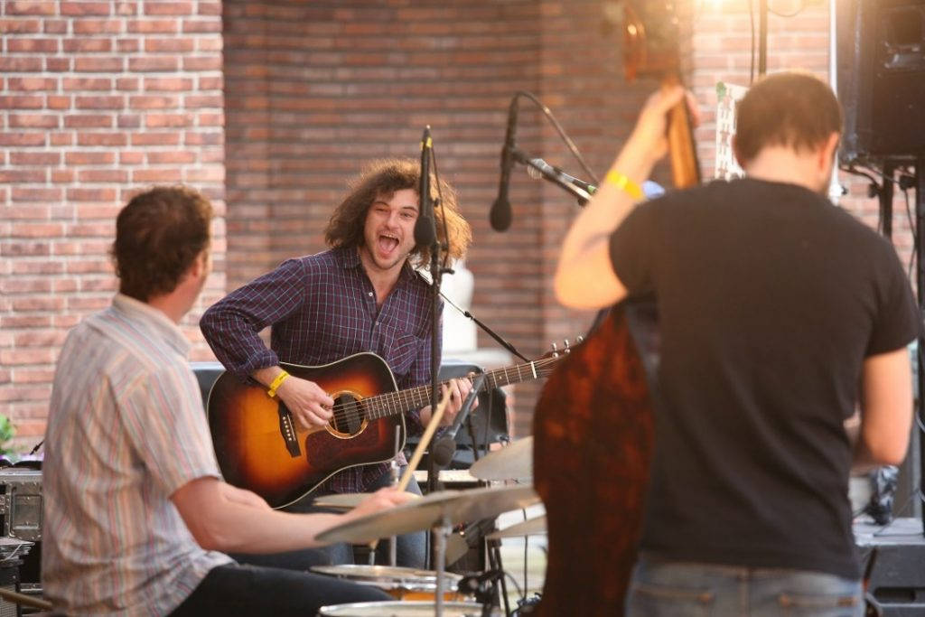 Ryley Walker leverte et forrykende sett i borggården. Foto: Erik Valebrokk