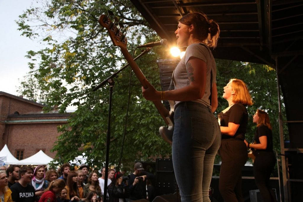Tre stykk Razika i full gang med å glede fansen. Foto: Erik Valebrokk