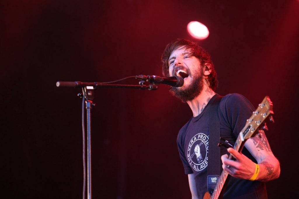 Er det én ting du kan si med sikkerhet her i livet, er det at Band Of Horses-sjef Ben Bridwell elsker å stå på scenen. Foto: Erik Valebrokk