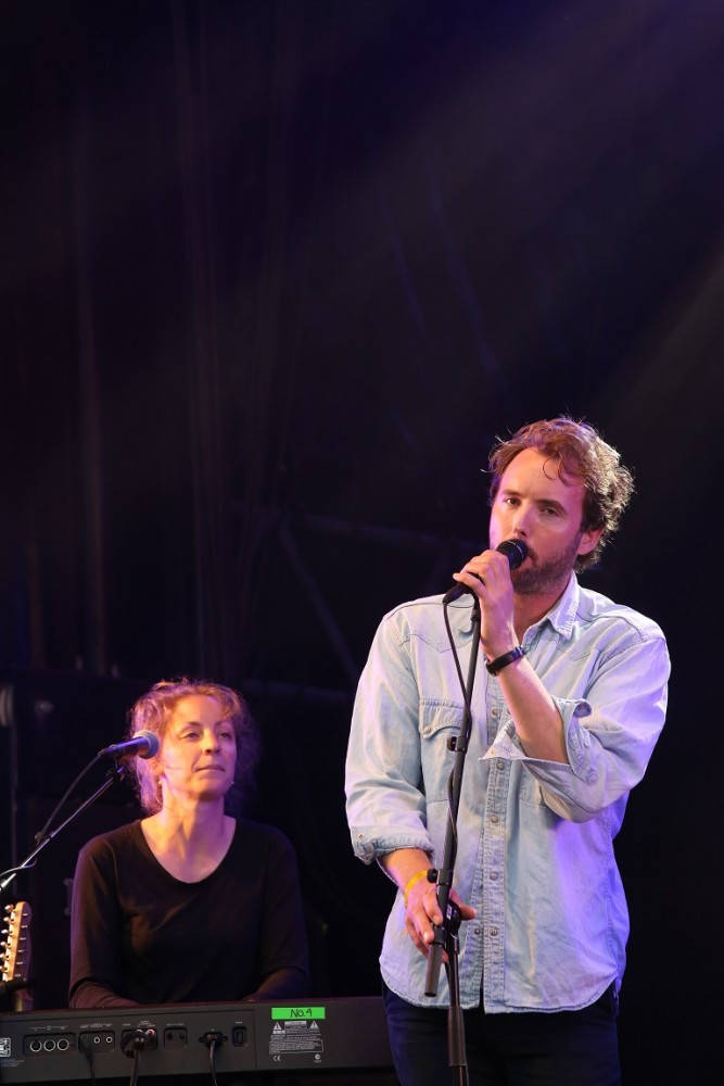 Mattis Nyborg Nyquist sang duett med Emilie Christensen på den fine "Låst". Bak pianoet sitter Ingeborg Marie Mohn. Foto: Erik Valebrokk