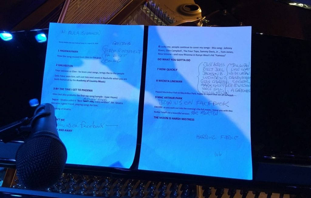 Her er setlisten til Jimmy Webb med skriblerier. Foto: Erik lydmann