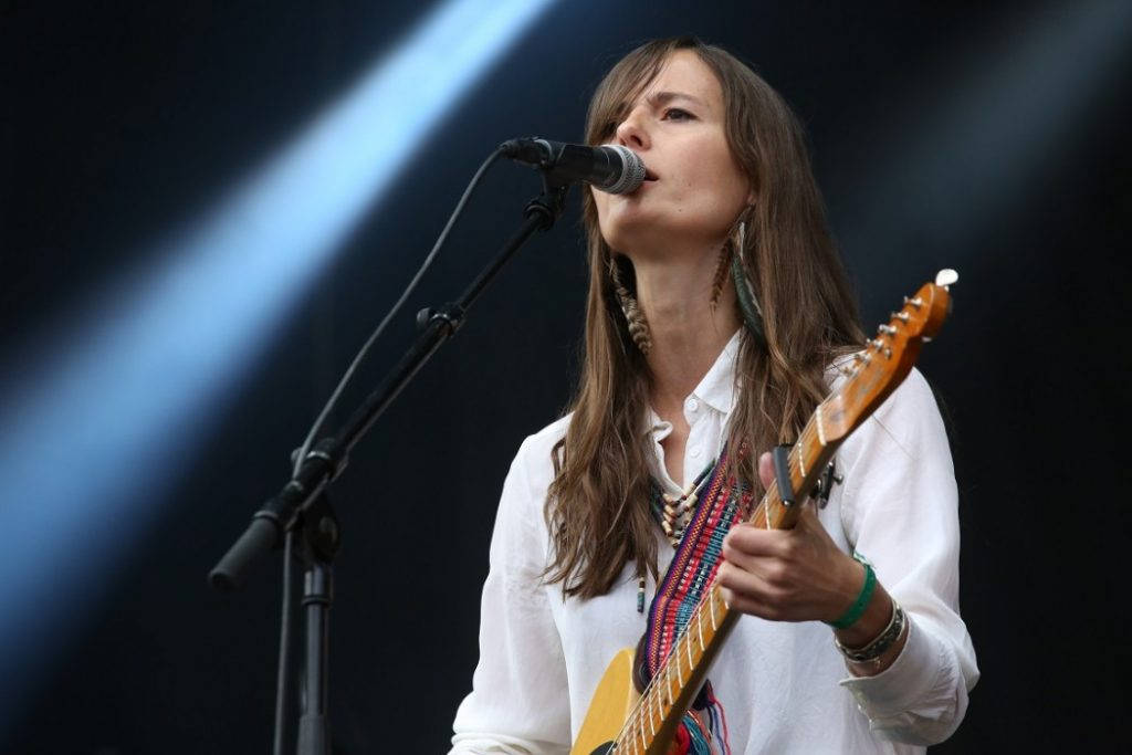 Med sin fine, litt nedpå låter, sørget Anne Lise Frøkedahl for en sårt tiltrengt pust i bakken. Foto: Erik Valebrokk