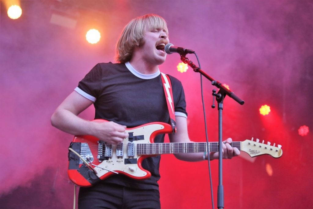 Sebastian Ulstad Olsen og Death By Unga Bunga fikk opp stemningen betydelige hakk. Foto: Erik Valebrokk