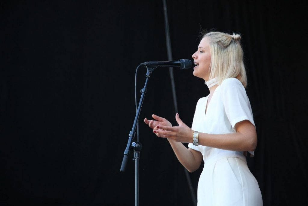 Norske Dagny åpnet gårsdagen, og jeg spår henne en lysende popfremtid. Foto: Erik Valebrokk