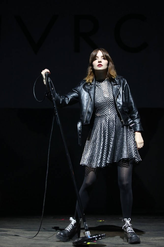 Chvrches' Lauren Mayberry har bøtter med attitude. Foto: Erik Valebrokk
