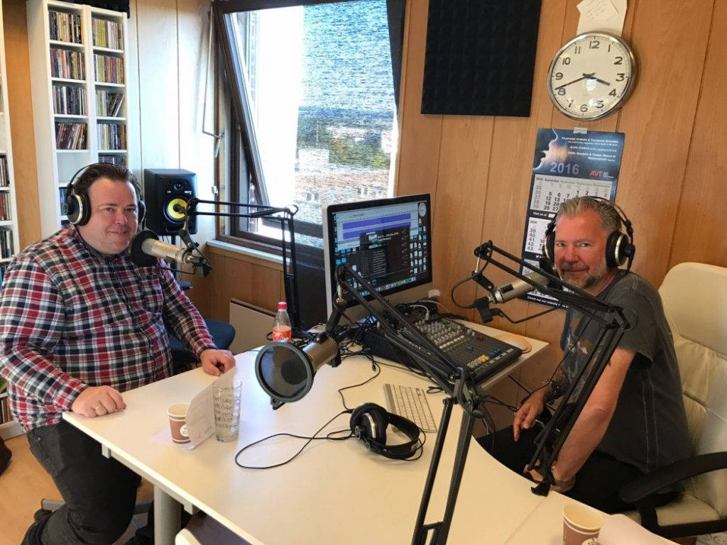 To tullebukker i radiostudio, Ronnie MAG Larsen og undertegnede. Foto: Lars Ulseth