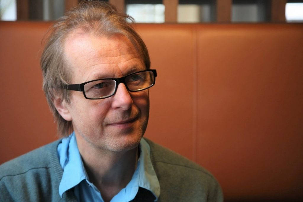 Lars bruker tid på å formulere seg, men han formulerer seg da også godt. Foto: Erik Valebrokk