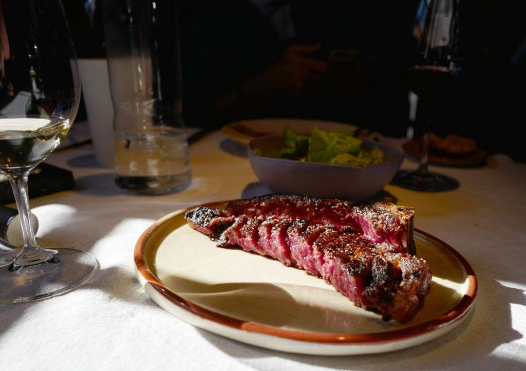 Verdens mest perfekt grillede oksekjøtt på Asador Etxebarri. Foto: Helle Øder Valebrokk