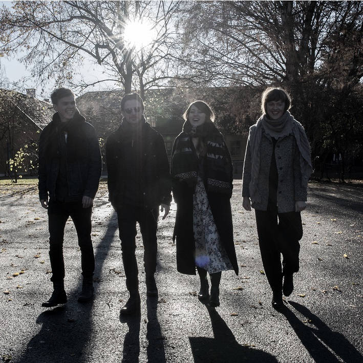 Topp stemning når Silver Lining beveger seg gjennom Oslos gater. Foto: Elli Trier