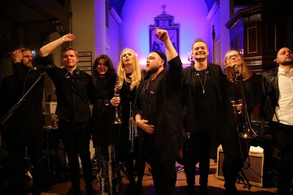 Of Monsters And Men takker for oppmerksomheten. Foto: Erik Valebrokk