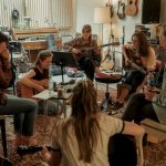 For en gjeng! Ida Jenshus, Signe Marie Rustad, Stine Andreassen, Mari Sandvær Kreken, og med ryggen til, Malin Pettersen og Live Miranda Solberg. Foto: Marthe Amanda Vannebo