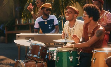 Årets beste album kom fra Silk Sonic. Foto: Warner Music Norway