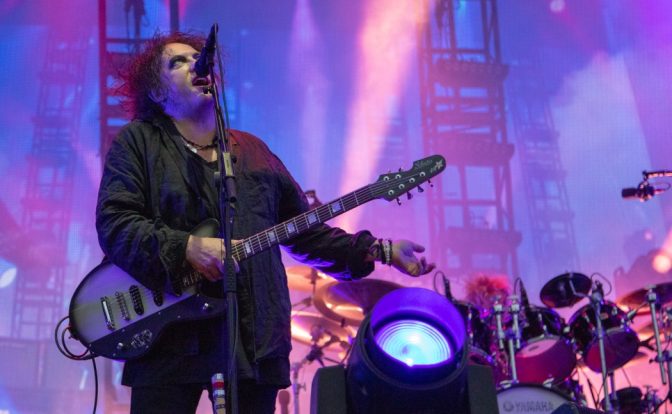 The Cures «A Forest» fikk åpne 365GO - verdens beste spilleliste 2022 edition. Her er Robert Smith på Øyafestivalen i 2019. Foto: Erik Valebrokk