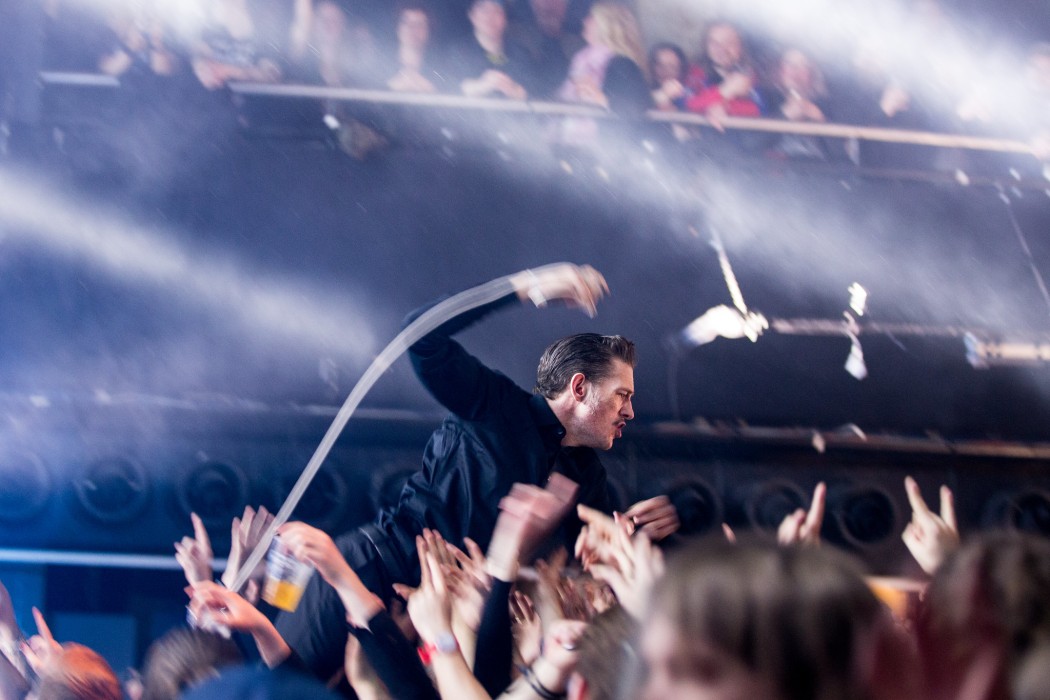 En konsert med The Dogs er ikke kjedelig og kan være som en treningsøkt i seg selv, i det minste for frontmann Kristopher Schau. Foto: Per-Otto Oppi Christiansen