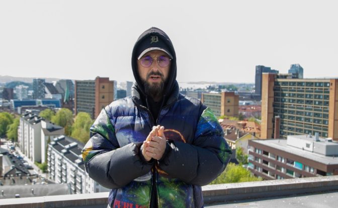 - Jeg er så Oslo du kan kalle meg for Nilsen. Don Martin på toppen av Hagegata 22 på Tøyen. Foto: Erik Valebrokk