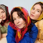 Klossmajors debutalbum Ordner seg for snille jenter er noe av det aller kuleste som er utgitt i april 2022. Foto: Guro Sommer