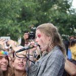 Haley Shea i Sløtface, her fotografert på Øyafestivalen i 2018. Foto: Erik Valebrokk