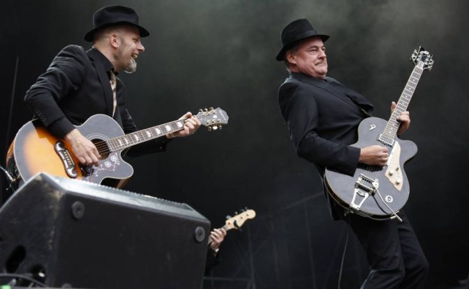 Kjetil Foseid og Eldar Vågan da Vazelina Bilopphøggers spilte på Øyafestivalen i 2017. Foto: Erik Valebrokk