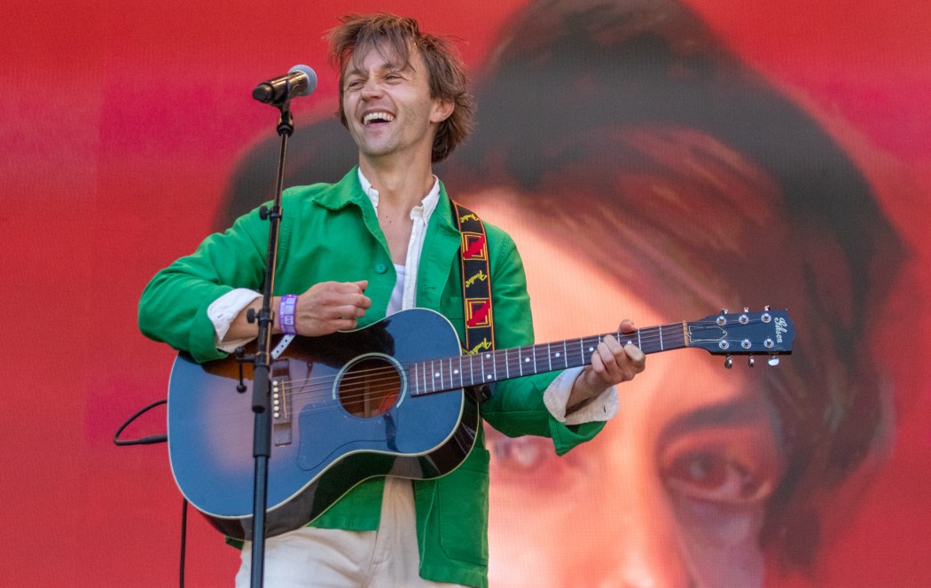 Sondre Lerche holdt en fantastisk konsert på Øyas siste dag. Foto: Erik Valebrokk