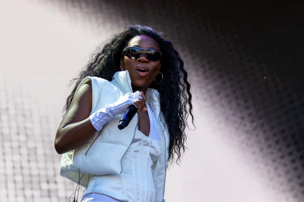 Myra er representert med perlen «Dum & deilig». Her er hun fotografert på Øyafestivalen i august. Foto: Erik Valebrokk