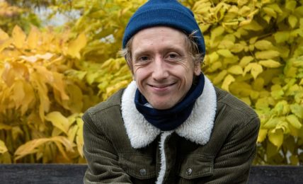 Jonas Alaska synger den vakre «October» på denne spillelisten. Foto: Erik Valebrokk