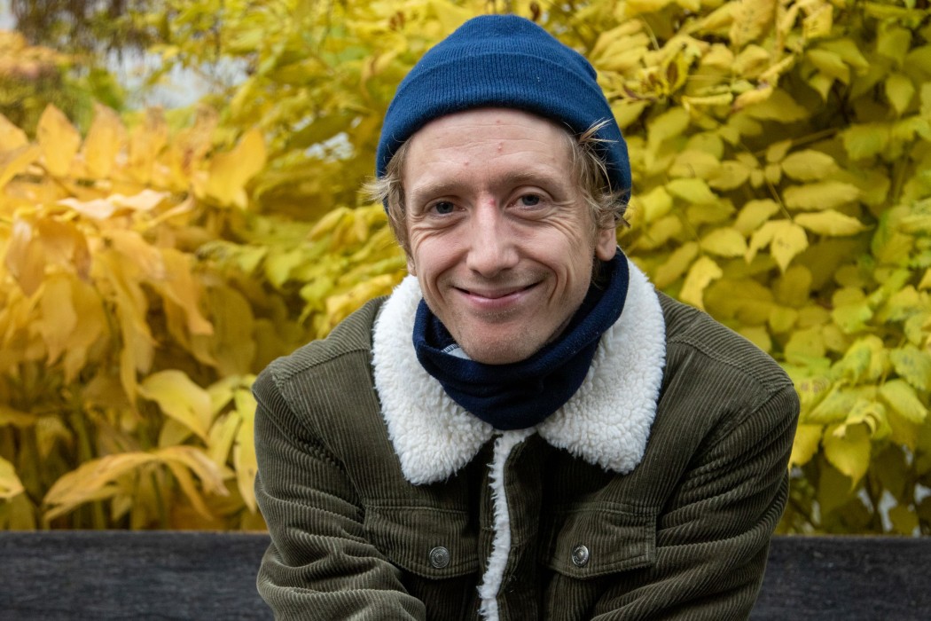 Jonas Alaska synger den vakre «October» på denne spillelisten. Foto: Erik Valebrokk