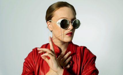 Louien ga ut en av de aller beste nye låtene i august, smellvakre «Second Best». Foto: Julia Marie Naglestad